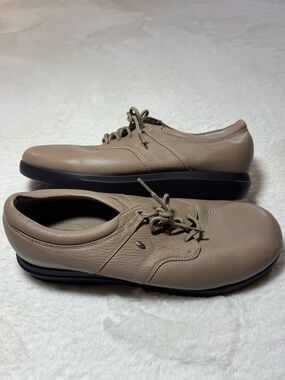 Propet Walking Shoes Womens 10.5 Leather Comfort Lace Up Shock Absorber Beige